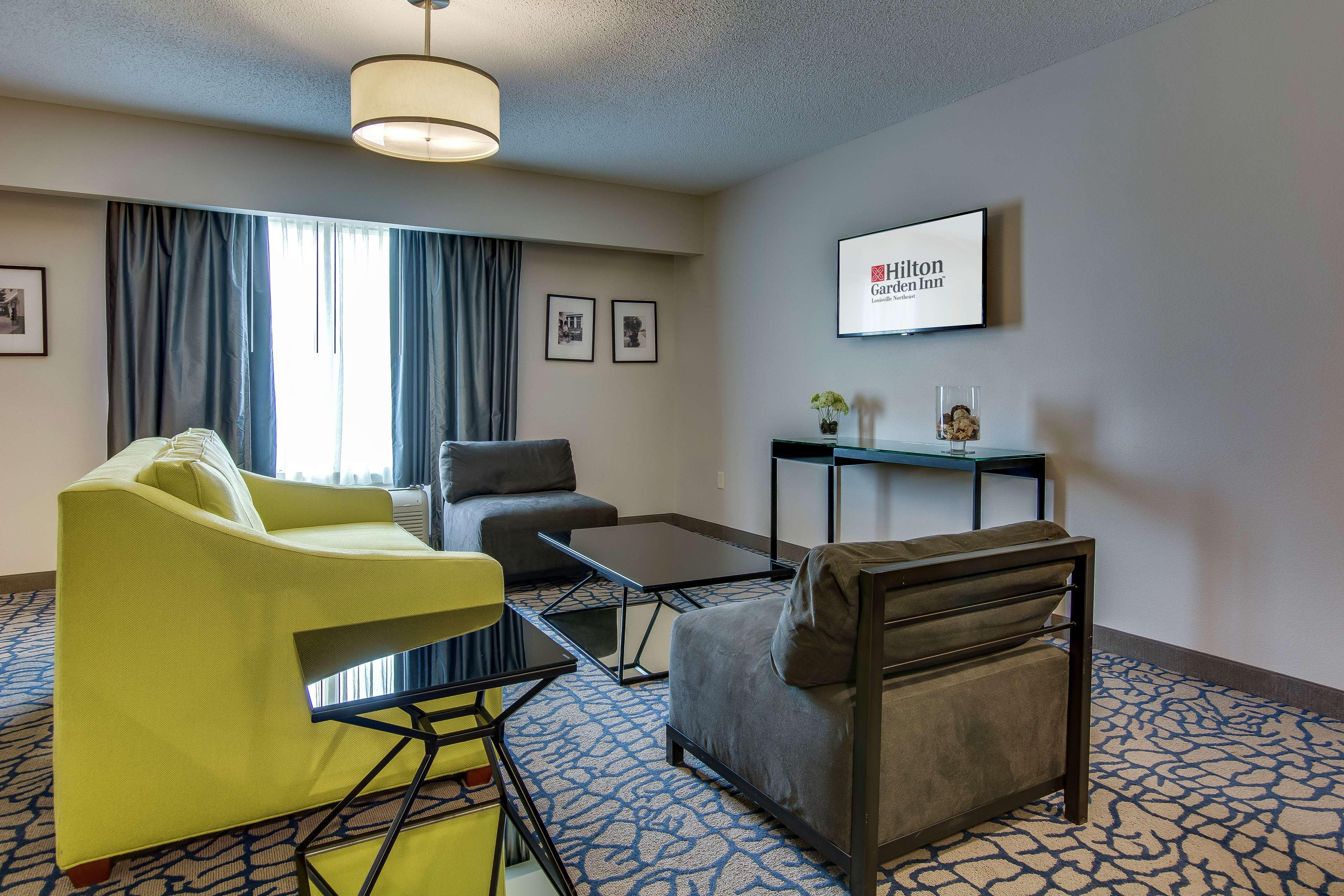 Hilton Garden Inn Louisville-Northeast Exteriör bild