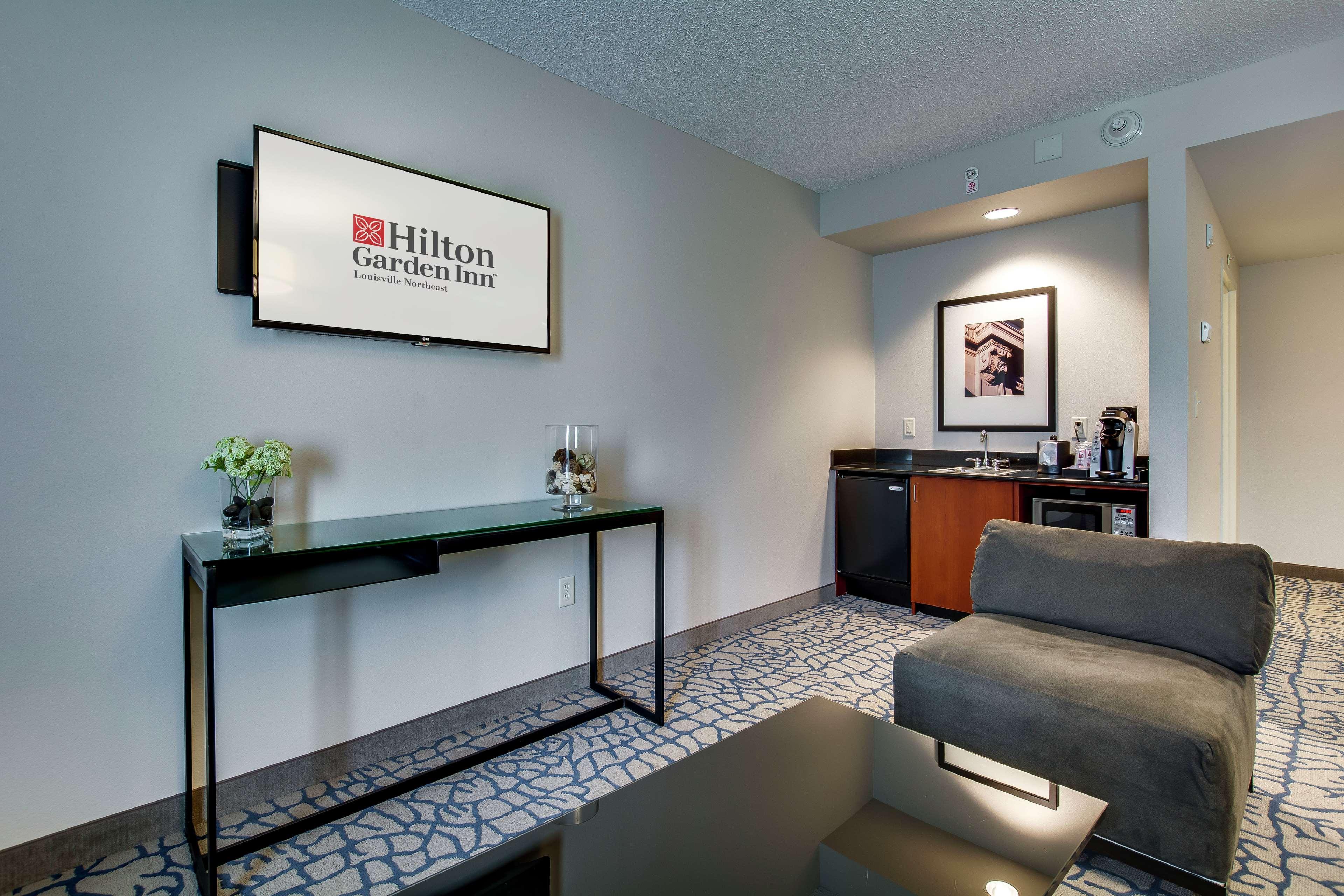 Hilton Garden Inn Louisville-Northeast Exteriör bild