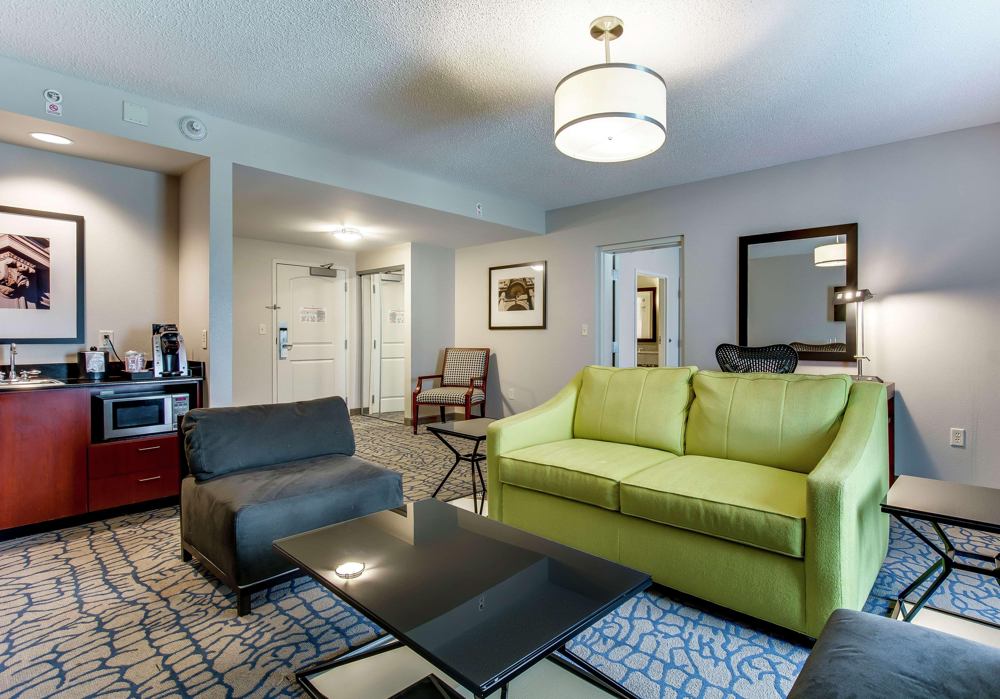 Hilton Garden Inn Louisville-Northeast Exteriör bild