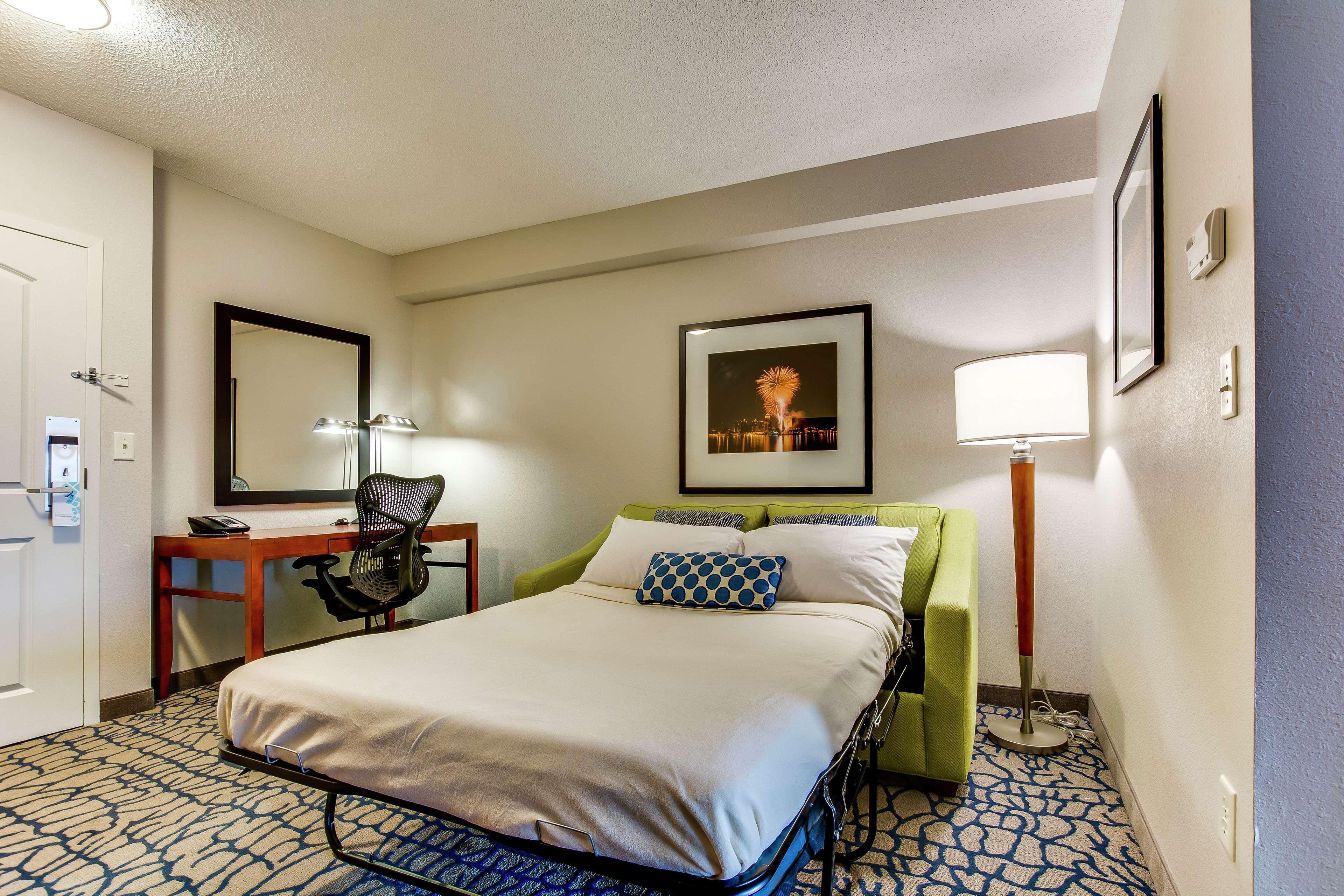Hilton Garden Inn Louisville-Northeast Exteriör bild