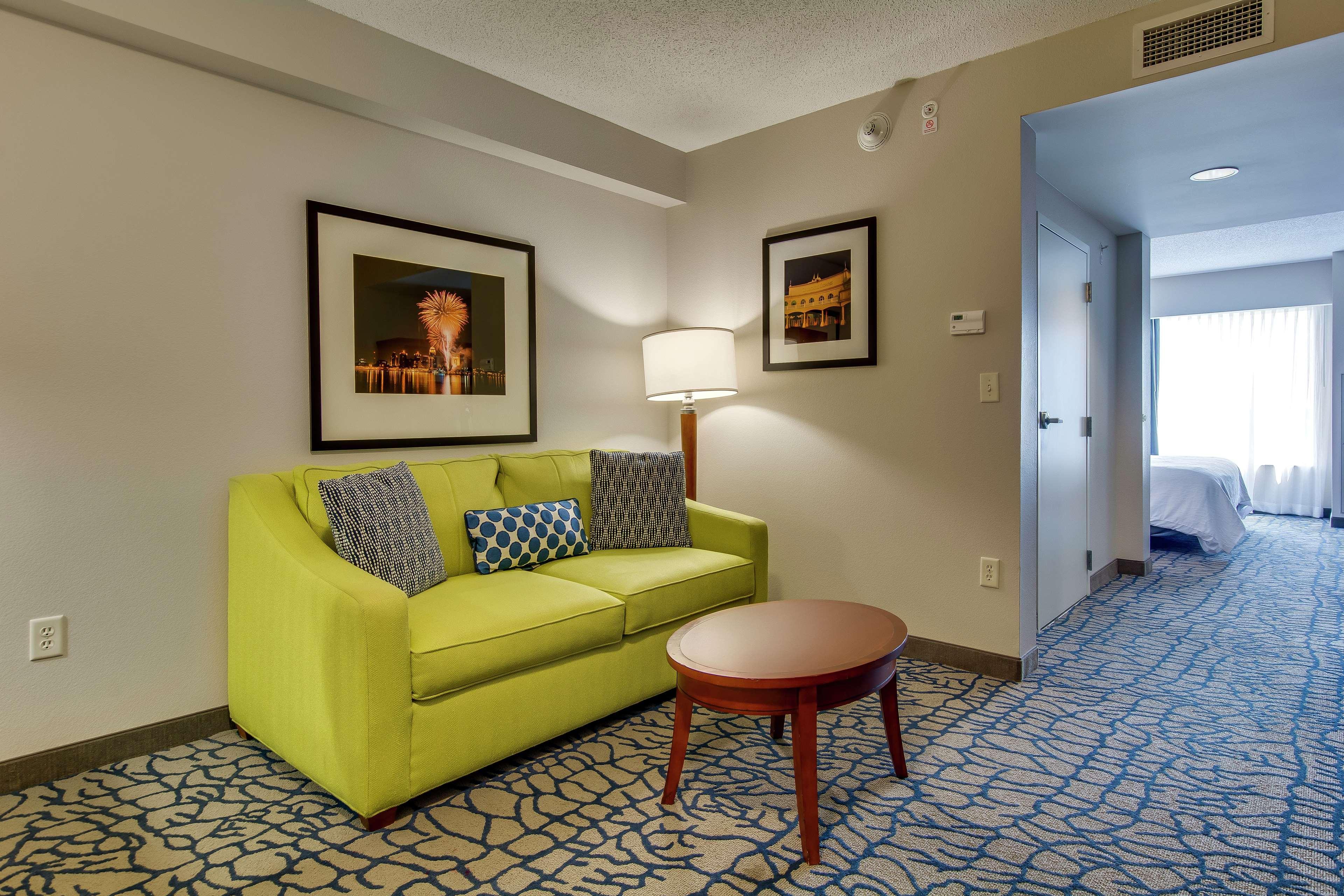 Hilton Garden Inn Louisville-Northeast Exteriör bild