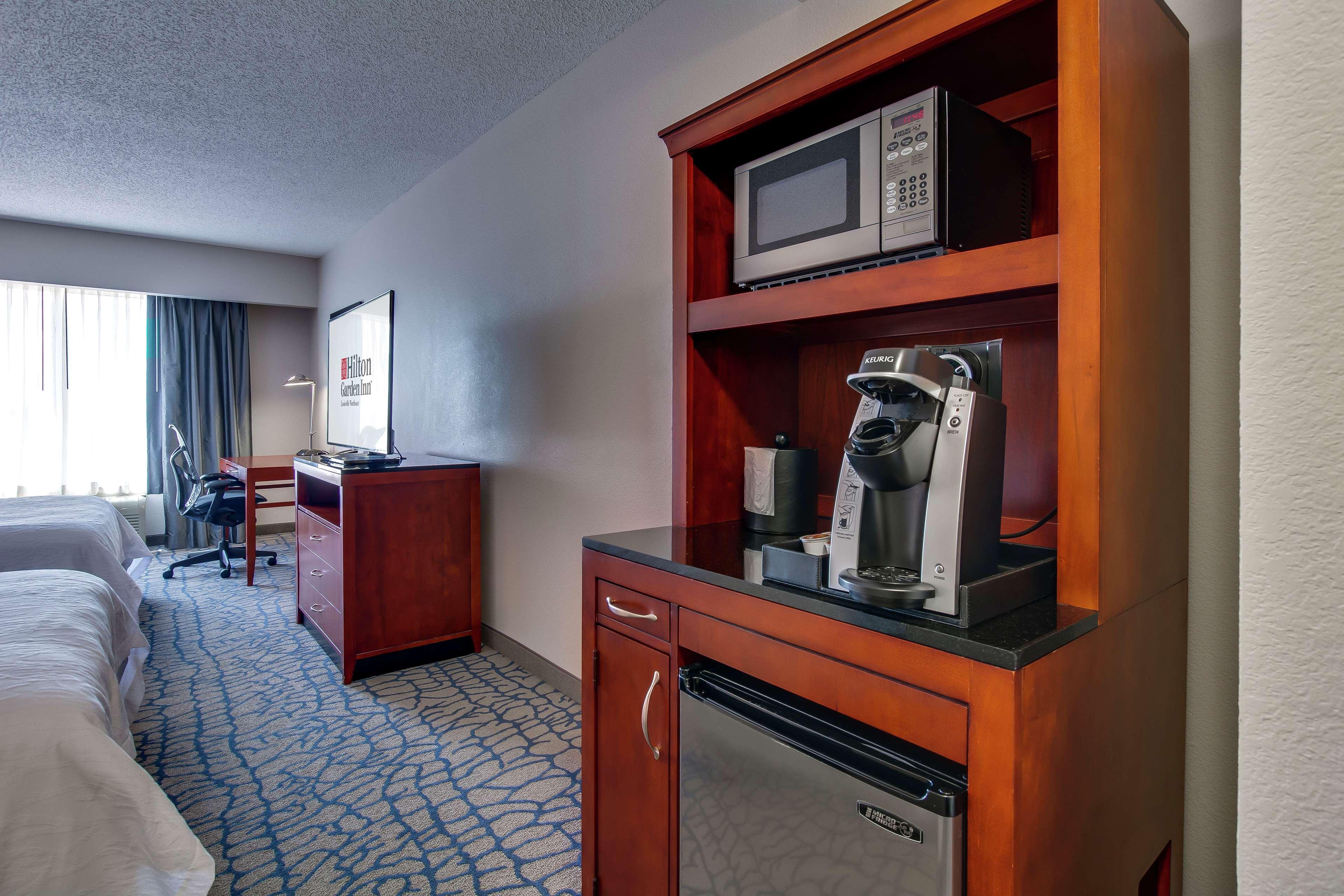 Hilton Garden Inn Louisville-Northeast Exteriör bild