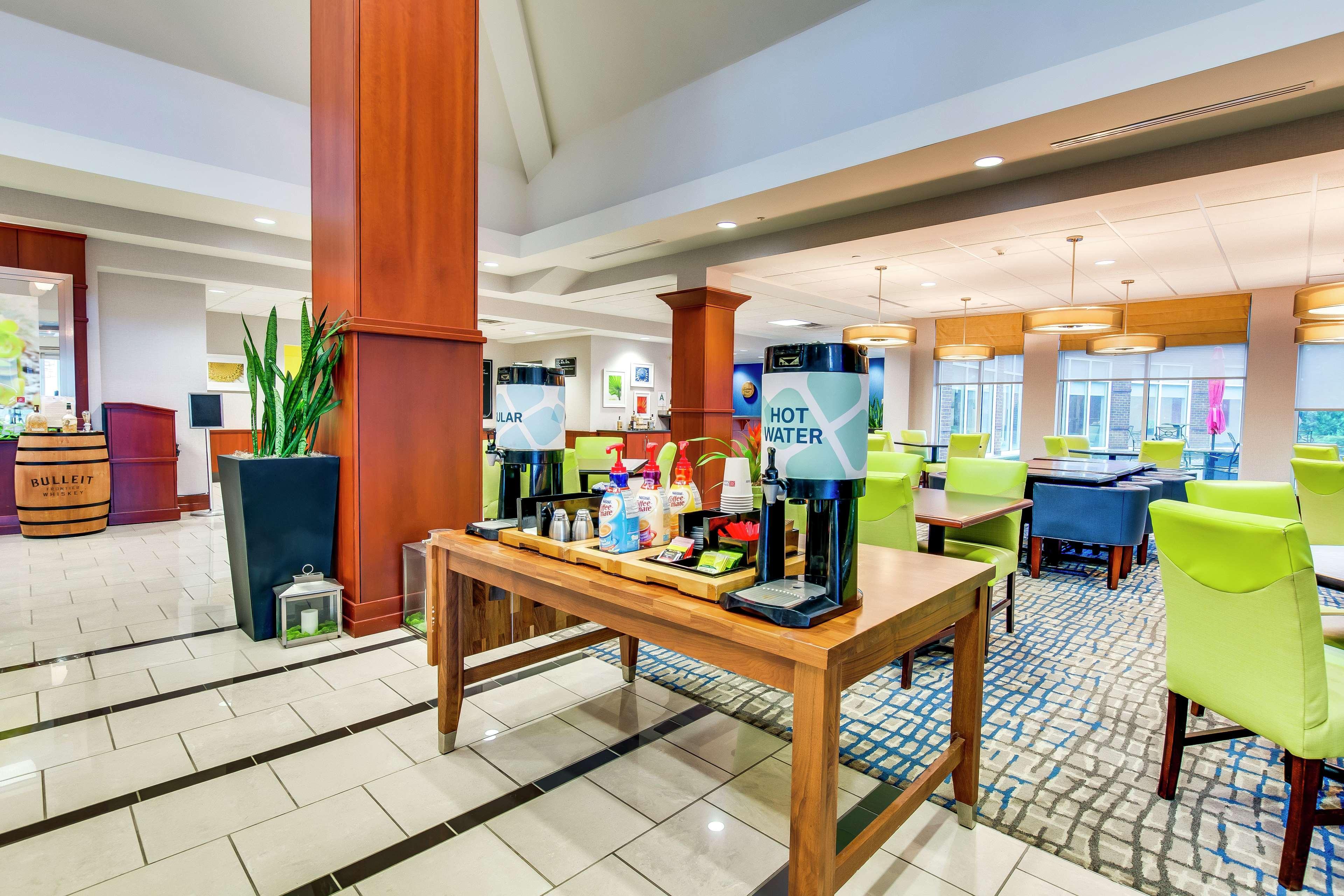 Hilton Garden Inn Louisville-Northeast Exteriör bild