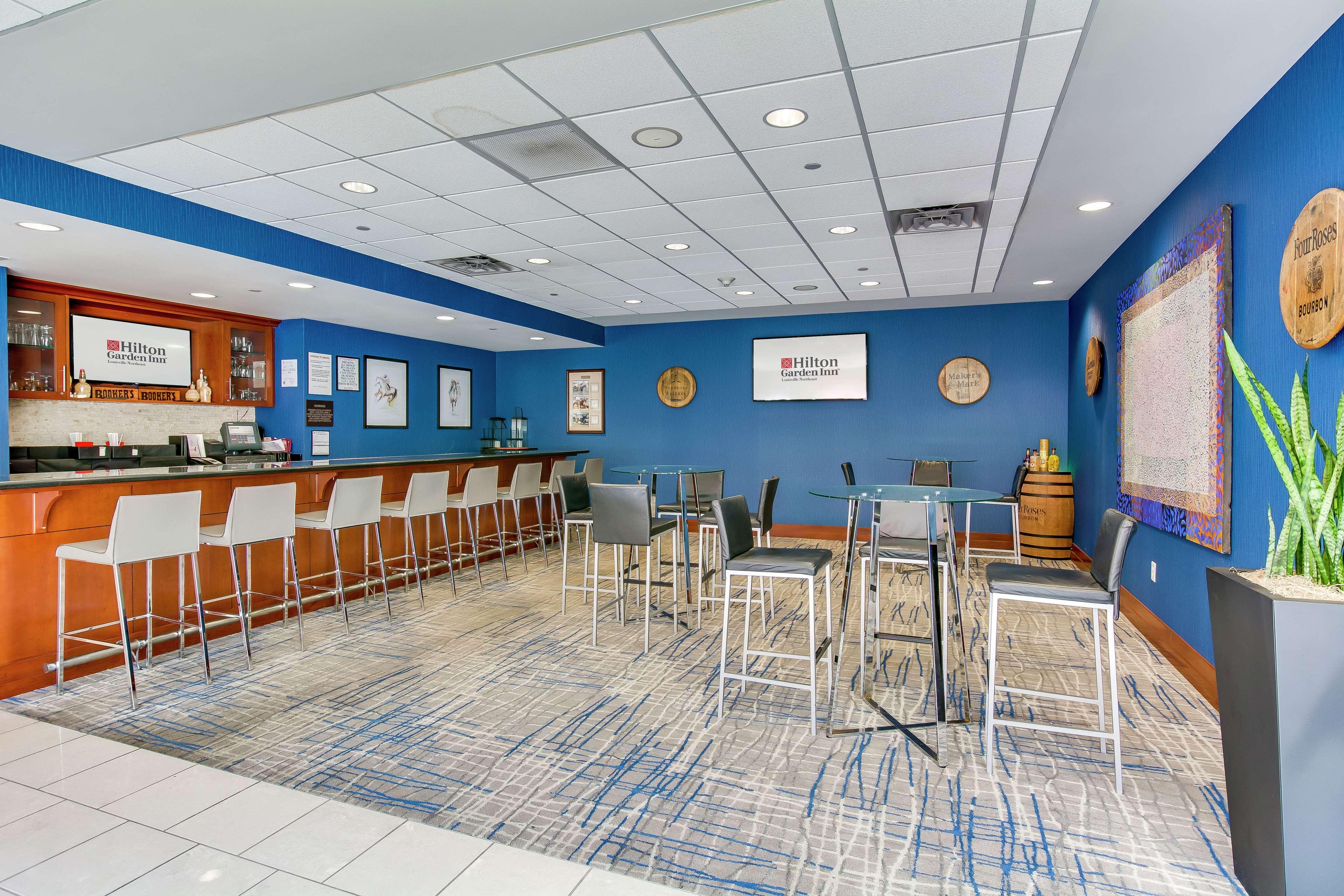 Hilton Garden Inn Louisville-Northeast Exteriör bild