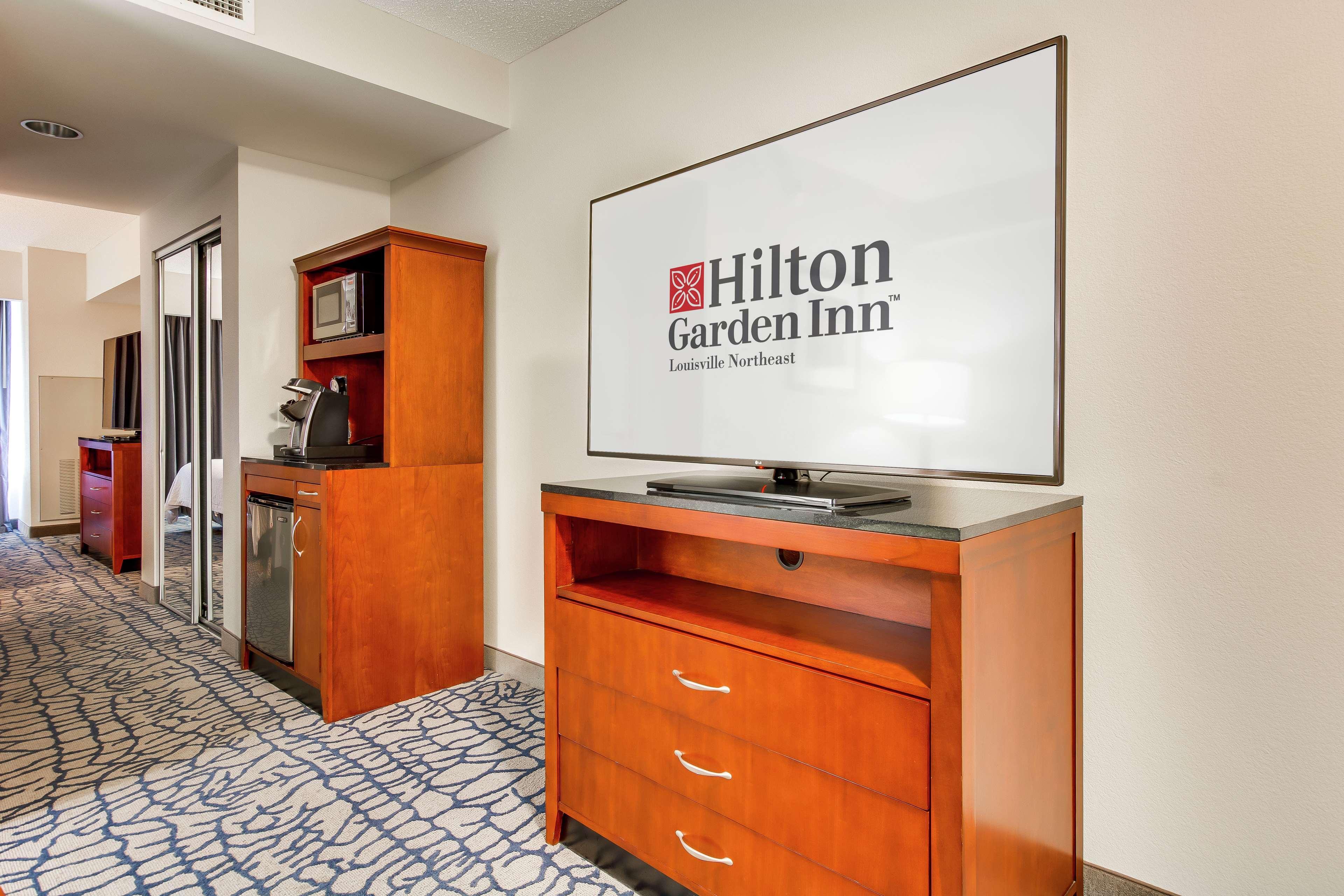 Hilton Garden Inn Louisville-Northeast Exteriör bild