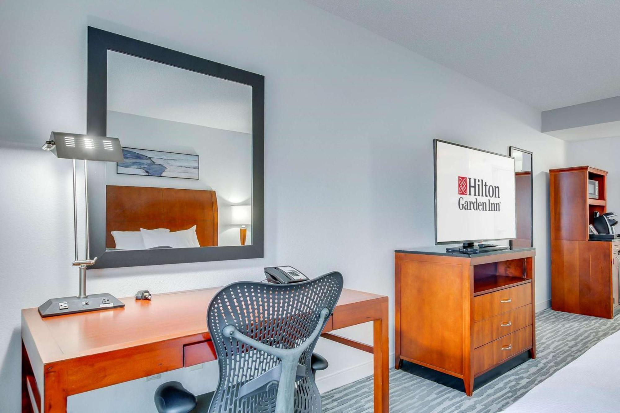 Hilton Garden Inn Louisville-Northeast Exteriör bild