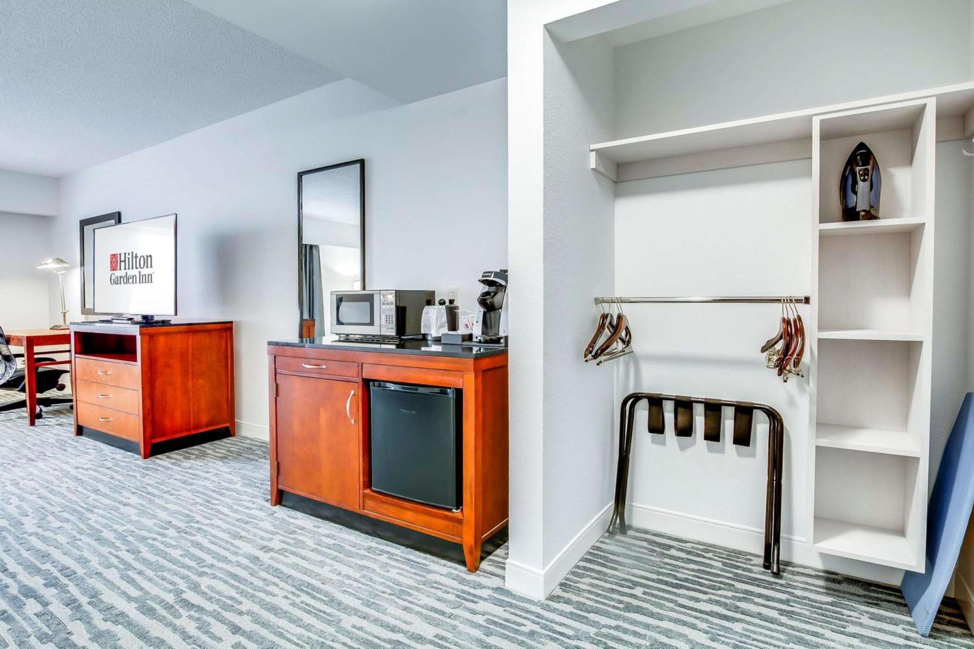 Hilton Garden Inn Louisville-Northeast Exteriör bild